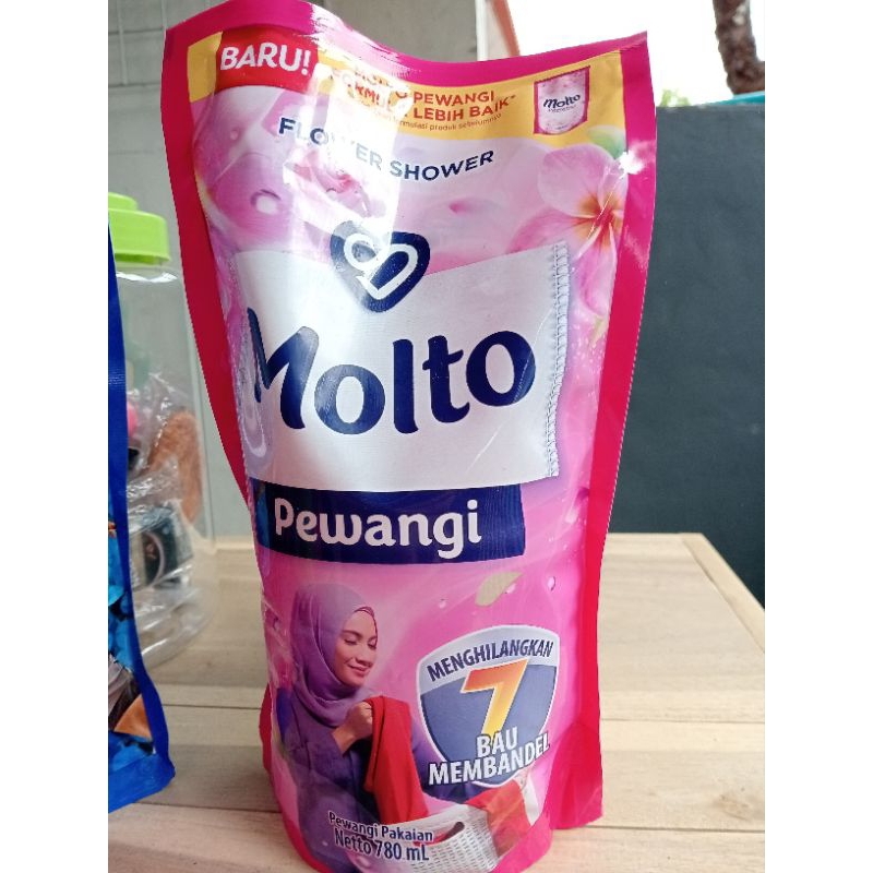Molto pewangi pakaian 780ml
