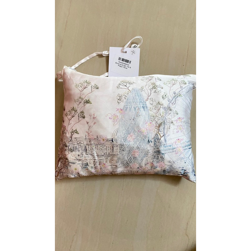 British White Prayer Robe Buttonscarves As is Item Warehouse Sale (baca deskripsi)