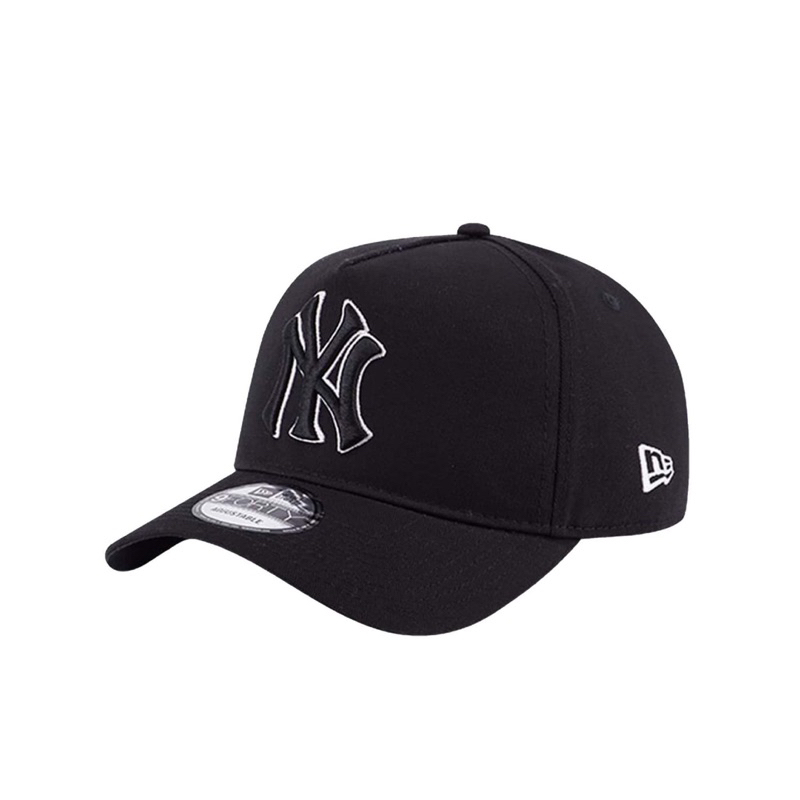 TOPI NEW ERA 940 NYC METAL BADGE MEN'S CAP - WHITE