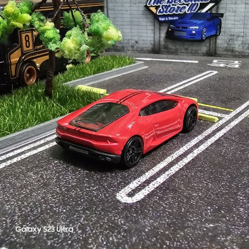 Hotwheels Lamborghini Huracan Merah (Eksklusif Gift Pack)