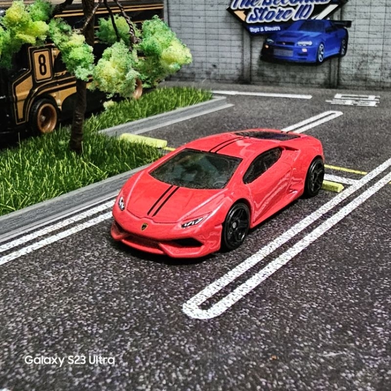 Hotwheels Lamborghini Huracan Merah (Eksklusif Gift Pack)