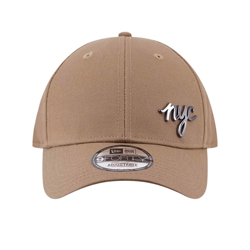 TOPI NEWERA NEW ERA 940 NYC METAL BADGE MEN'S CAP - KHAKI