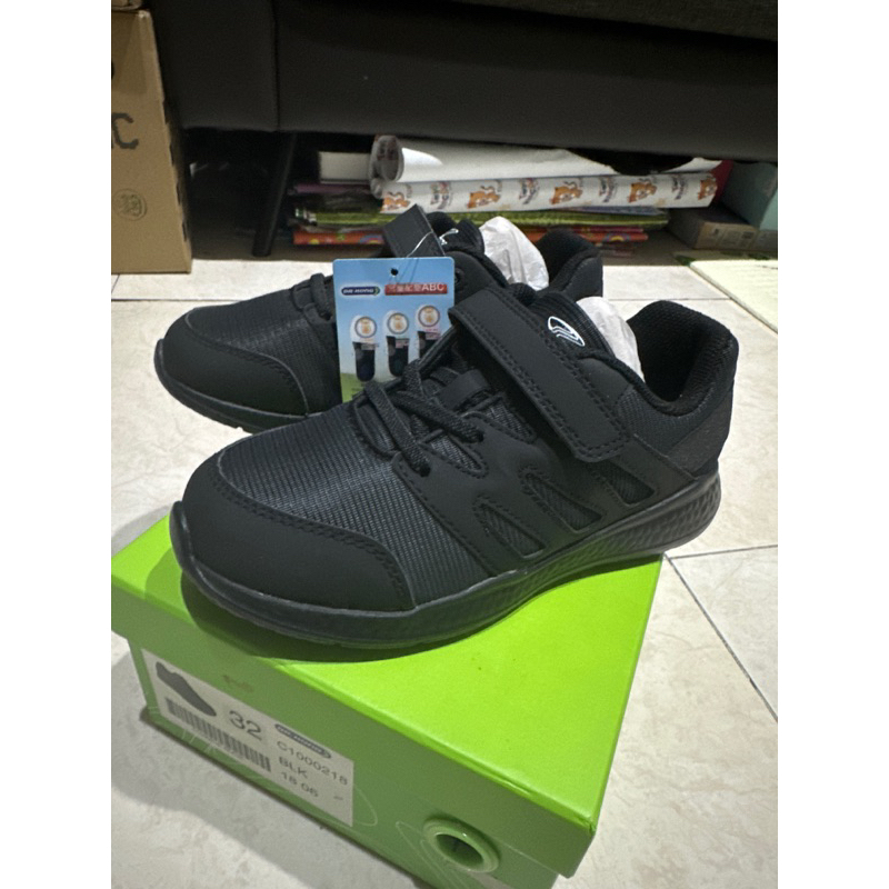 sepatu anak full hitam dr kong sepatu kesehatan