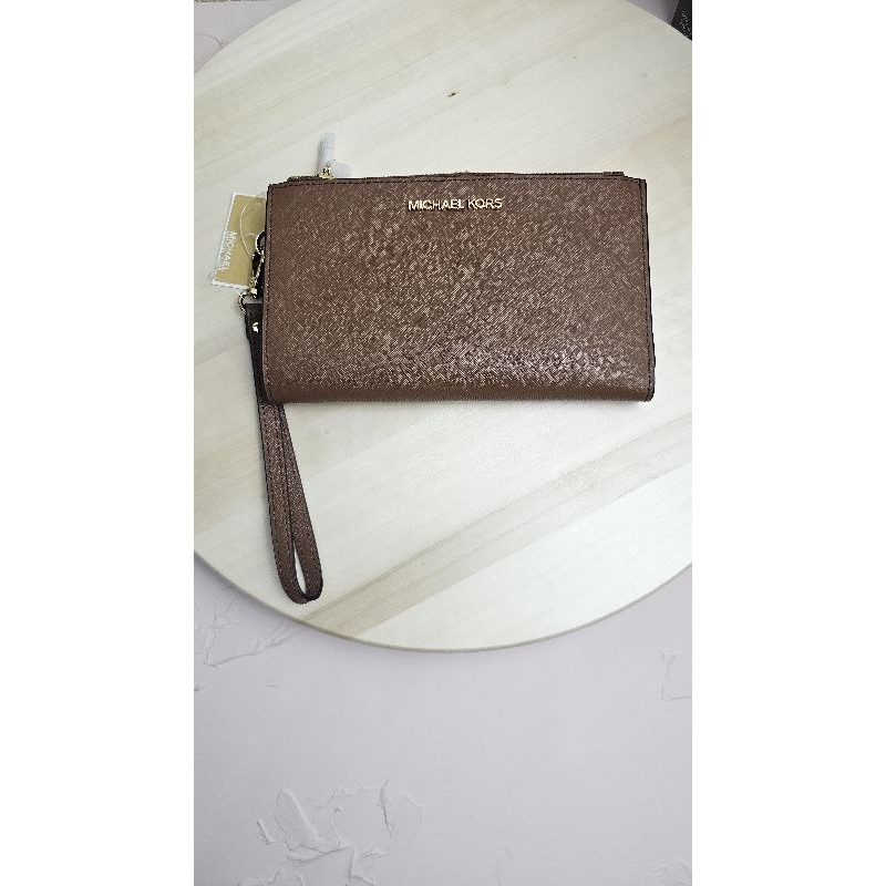 Dompet MK Jet Set Travel doubel zip wrislet wallet Brown