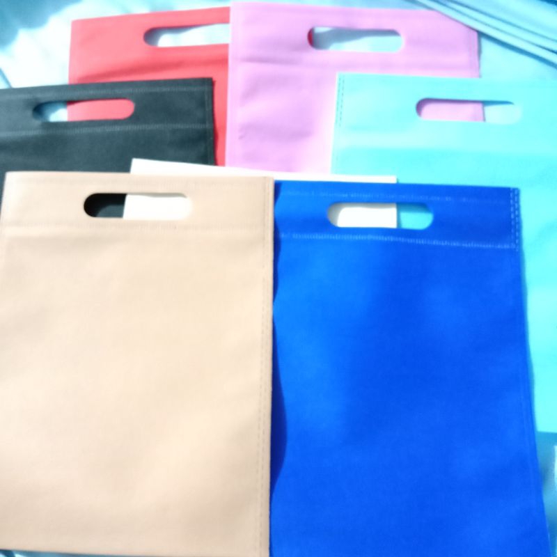 

12 PCS READY LANGSUNG KIRIM 20x26 cm TAS TANPA TALI COD TAS SPUNBOND MURAH GOODIE BAG GOODIEBAG/ TAS SPUNBOND TALI / TAS WEDDING