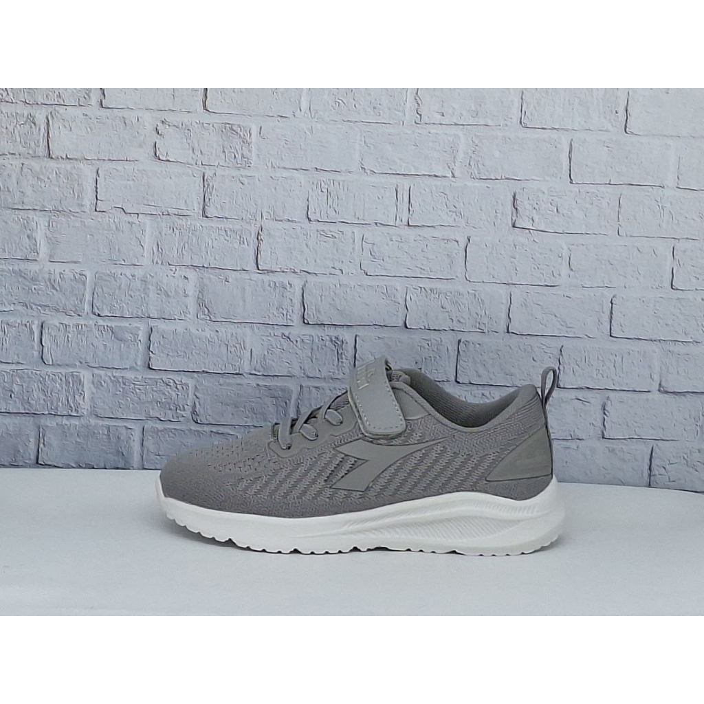 Sepatu Olah Raga Anak DIADORA Grey 100% Original