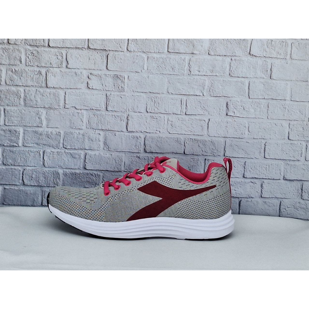 Sepatu lari wanita silver DIADORA 100% Original