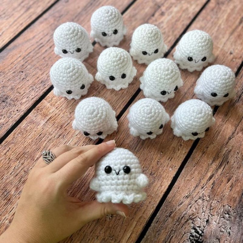 Ghost Crochet Keychain Amigurumi