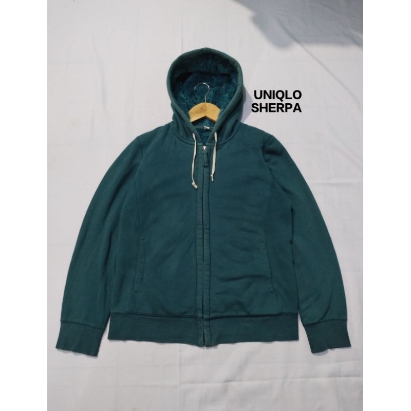 Uniqlo sherpa hijau