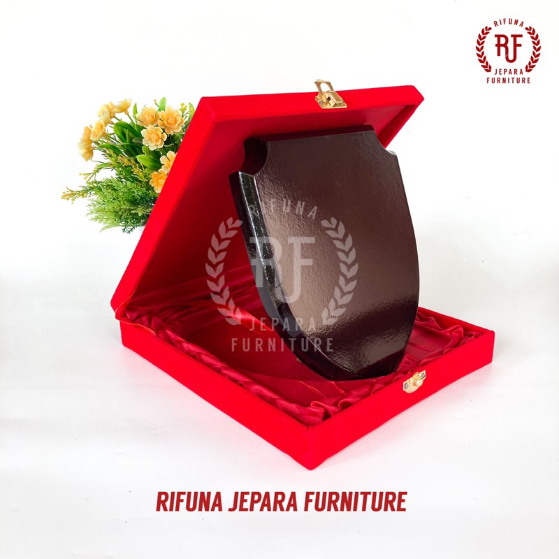 Plakat Kayu PERISAI Premium POLOS (SET KAYU + BOX) Satu Ukuran (15cm x 18cm) - MERAH