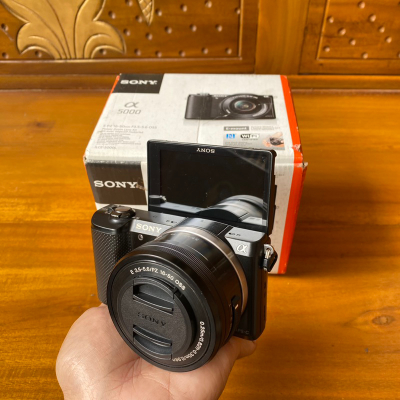 Hitam Mirrorless Sony A5000  Mulus Murah Fullset