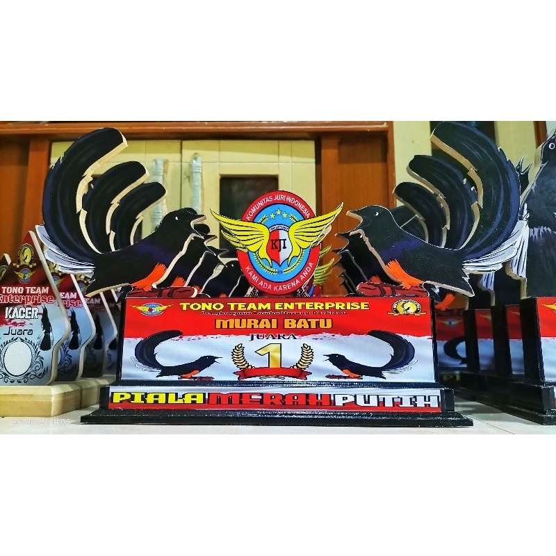 Piala lomba burung