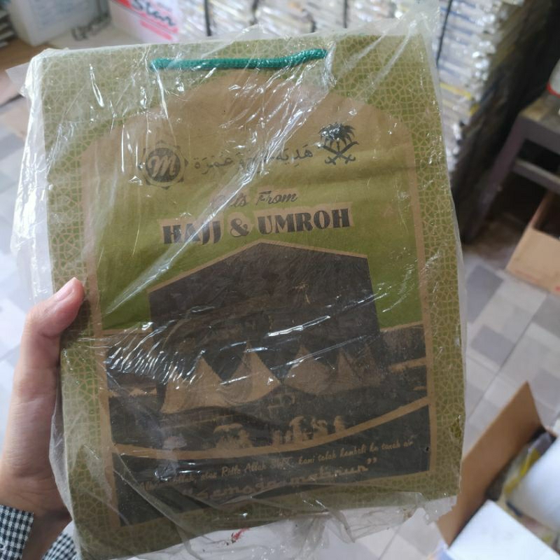 

dus tas tali/paper bag oleh" haji&umroh 20pcs