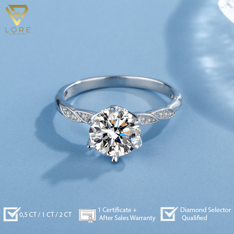 Lore Jewellery - Cincin Moissanite Lapis Emas 18K - Clementine Classic Silver Moissanite Ring 0.5/1.0/2.0 Carat [GRA Certificated and Sales Warranty]