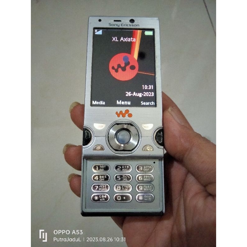 Sony Ericsson W995 i Hikaru Silver Metalik Normal Original Super Mulus Jadul Langka Unik Imut Speake