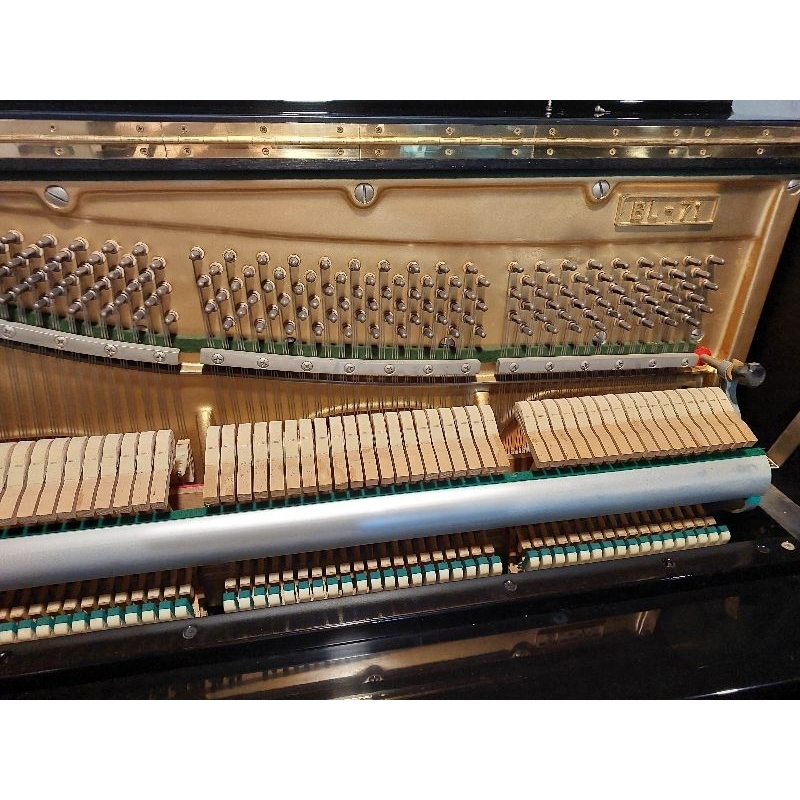 Piano bekas kawai BL71 . piano kawai. piano kawai bekas. piano upright grand .piano bekas. piano aku