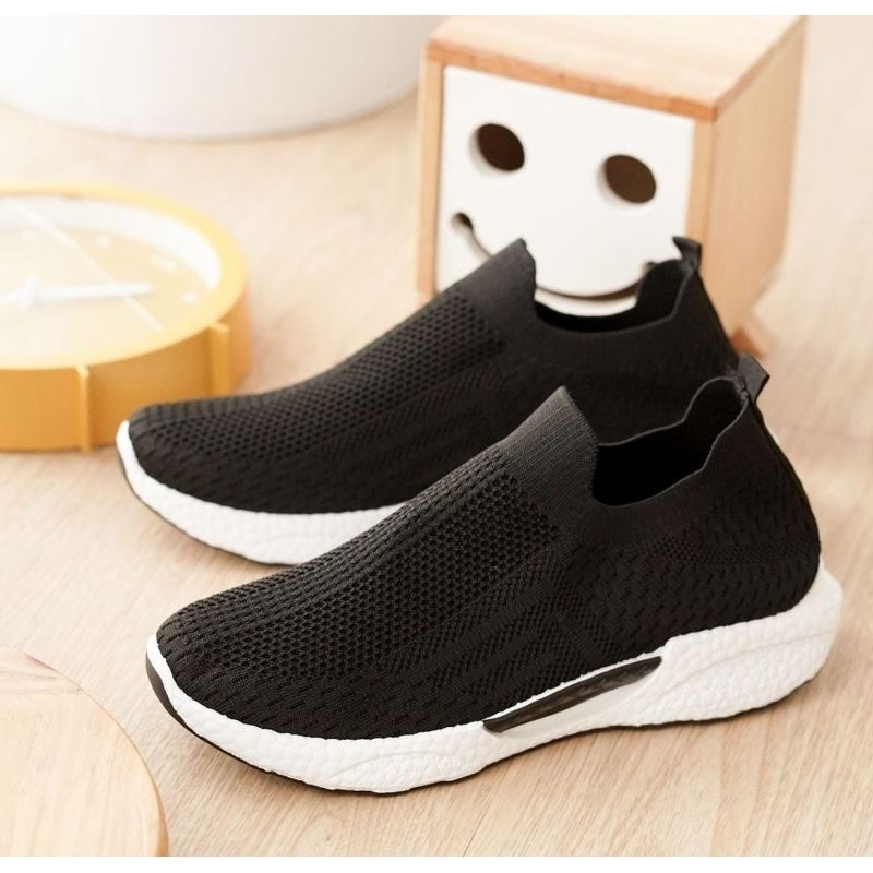 Dr. Kevin sepatu sneakers