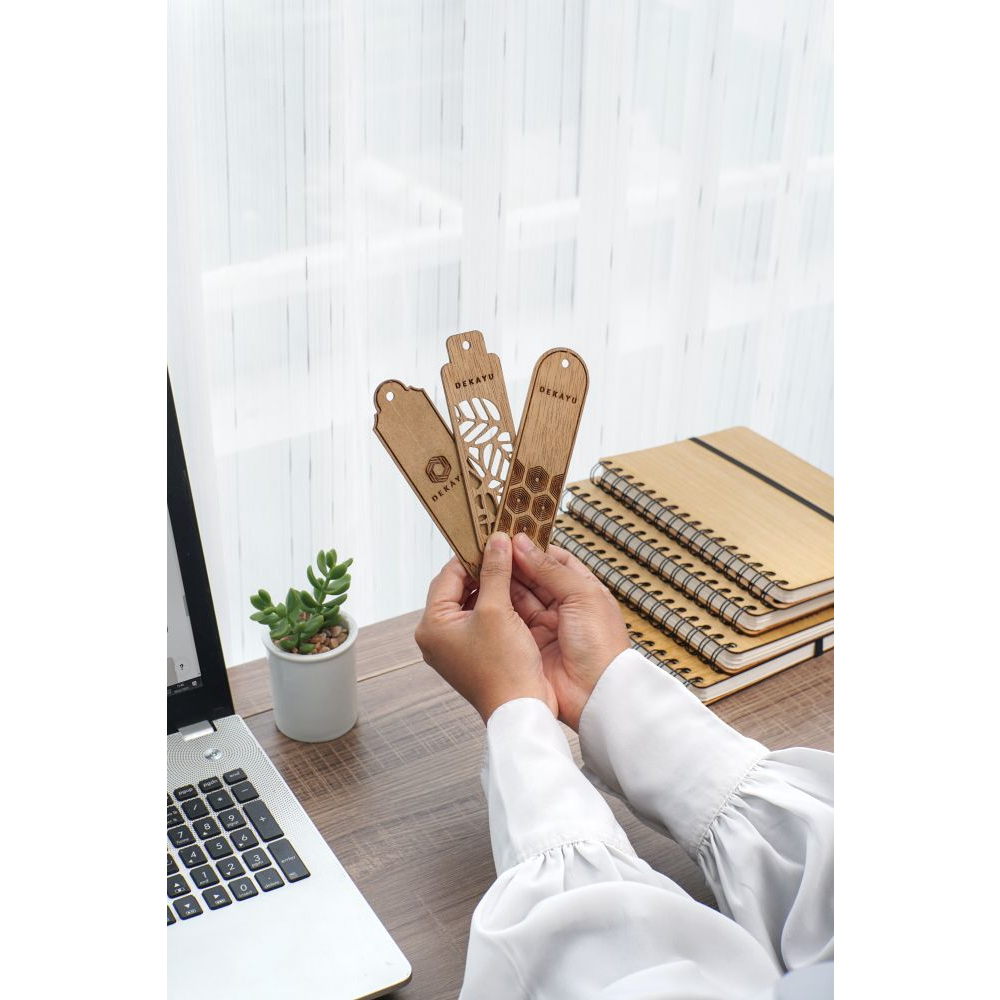 

DEKAYU INDONESIA Wooden Bookmark / Pembatas Buku Kayu