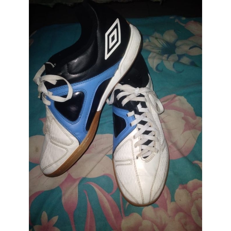 sepatu putsal umbro