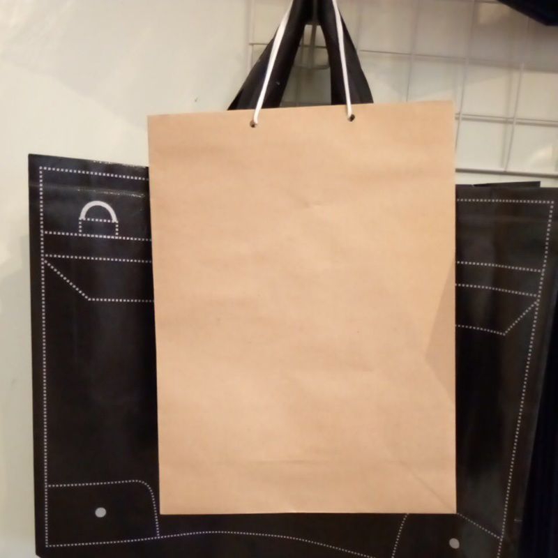 

Paperbag Polos Bahan Kraft Ukuran (25x9x33,5cm)