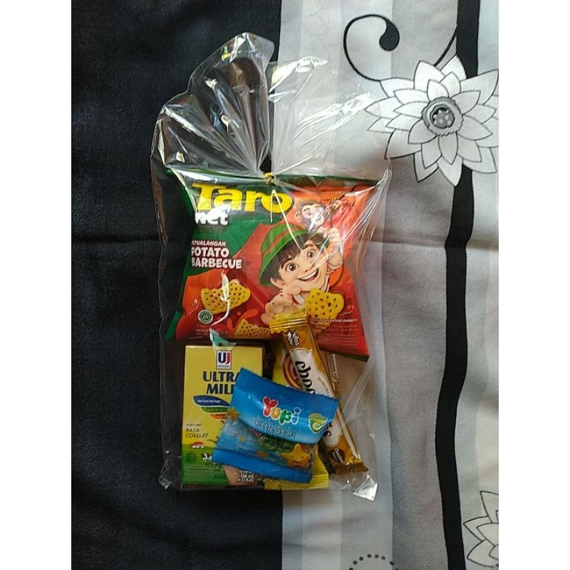 

Hampers Bingkisan Ulang tahun ultah Anak 6 Snack Susu Ultra bentuk kipas