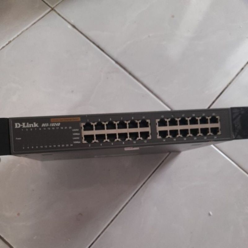 Switch Hub D-link 24 port 100 Mbps Non Manageable