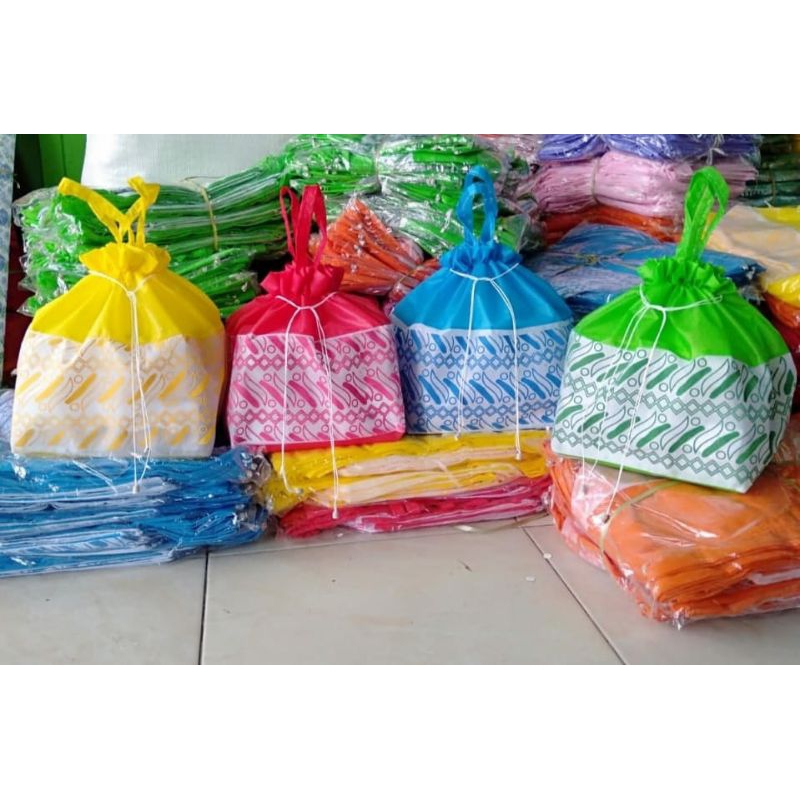 

[COD] TAS HAJATAN SMB 22 (serut Motif Bawah) Kotak Nasi 22×22