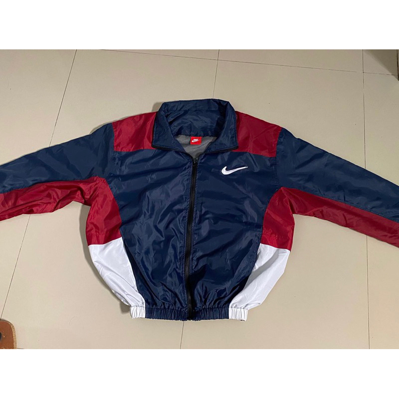JAKET THRIFT NIKE VINTAGE