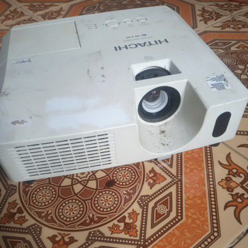 Proyektor hitachi