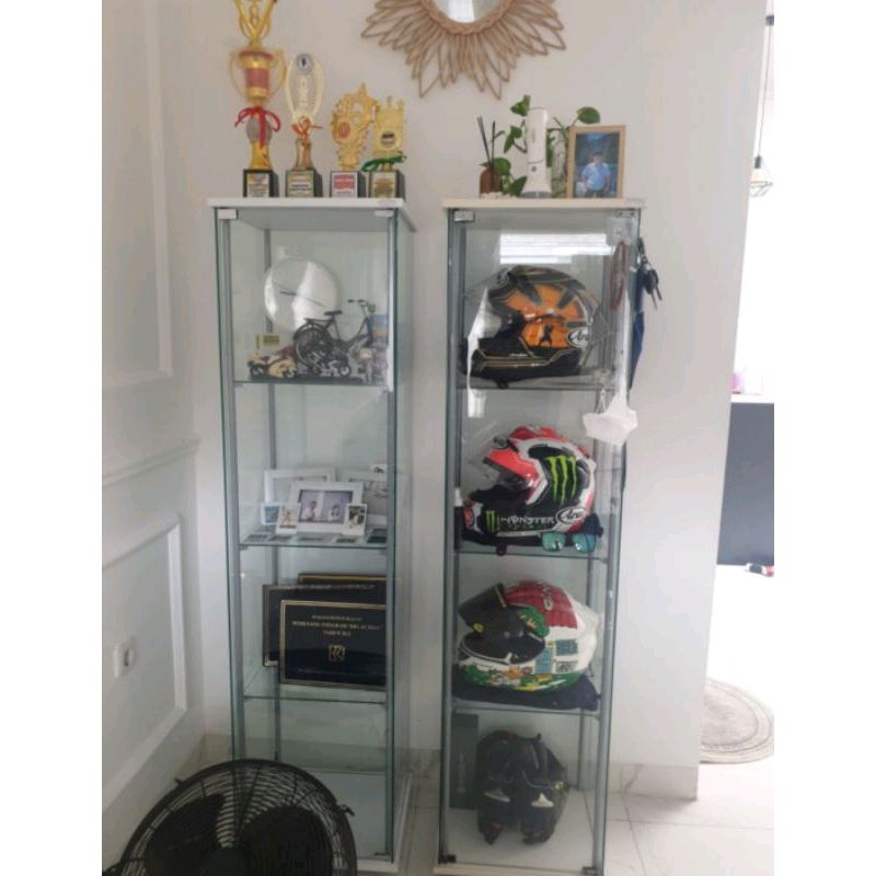 Lemari helm kaca / lemari hias / lemari etalase / lemari pajangan
