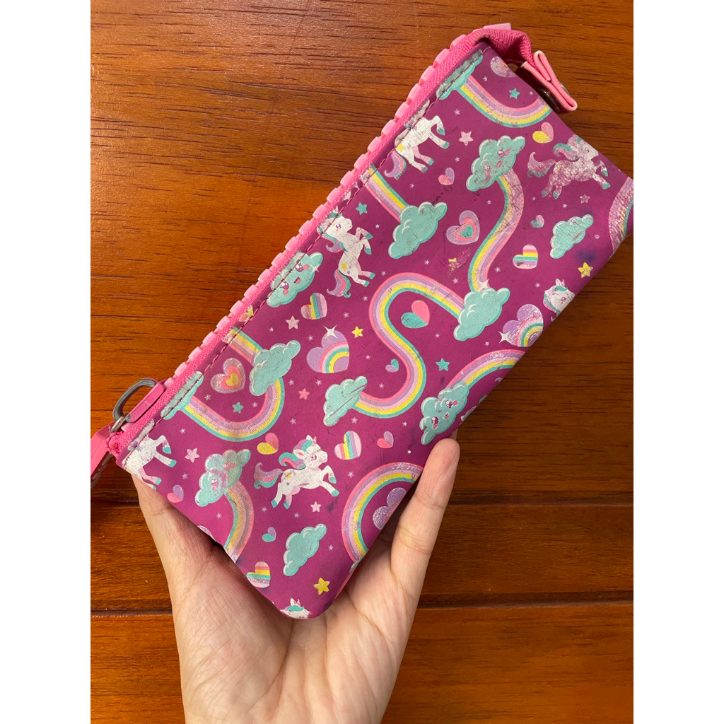 

Tempat Pensil Smiggle Pink Unicorn Murah Lucu AT 613 - Baca Descripsi