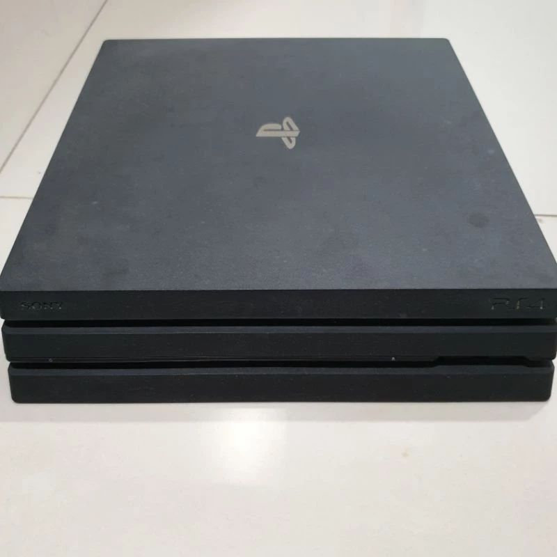playstation 4 pro slim 1TB(second)