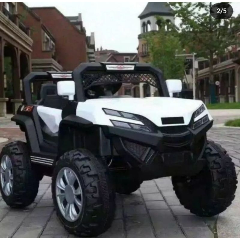 Mobil Aki Jeep Putih