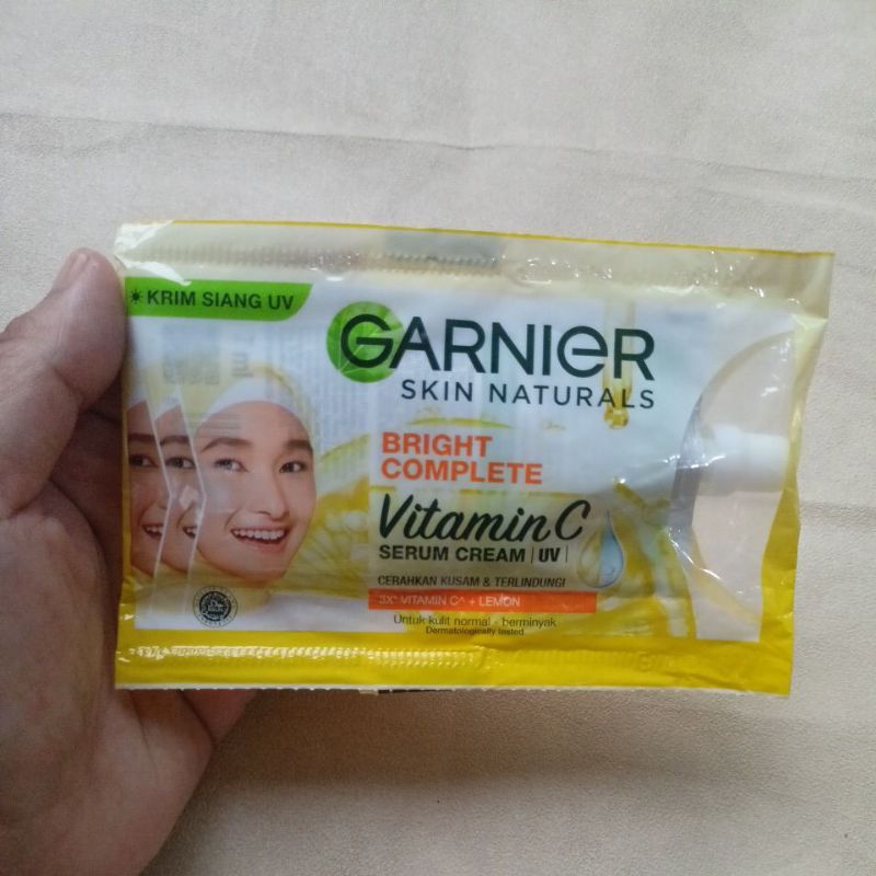 Garnier Bright Complete Serum Cream Krim Pemutih Wajah Pelembab Sachet 7 ml