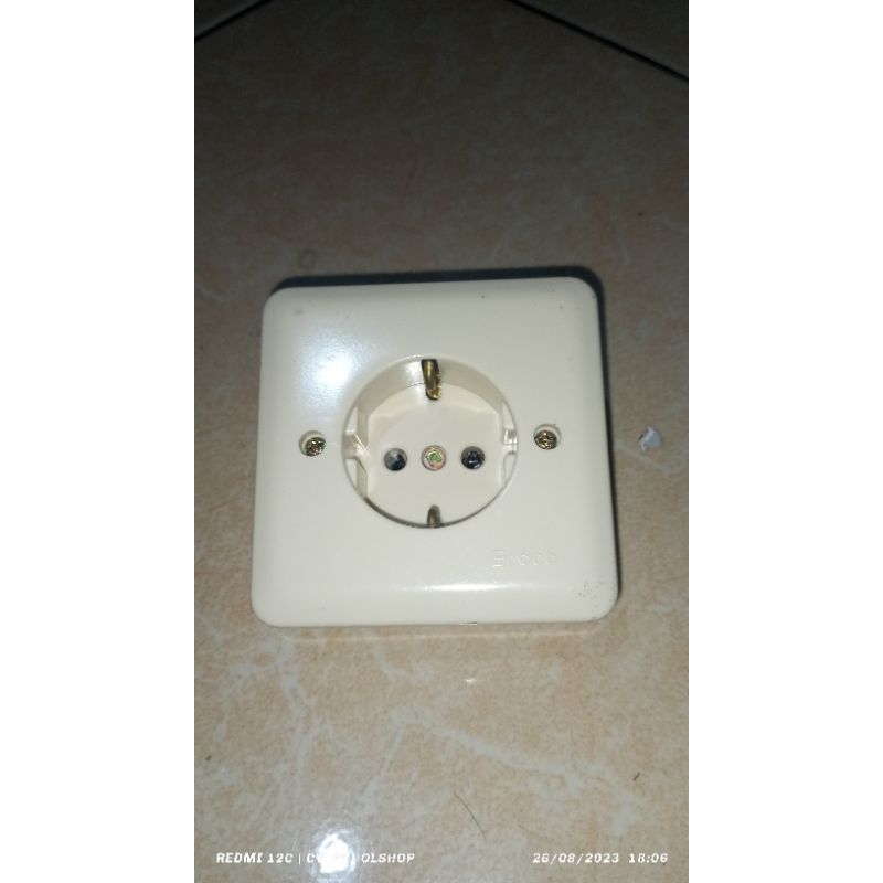 colokan stop kontak ori broco saklar sakelar inbow IB new gee urean arde broko NG warna cream 5511U 