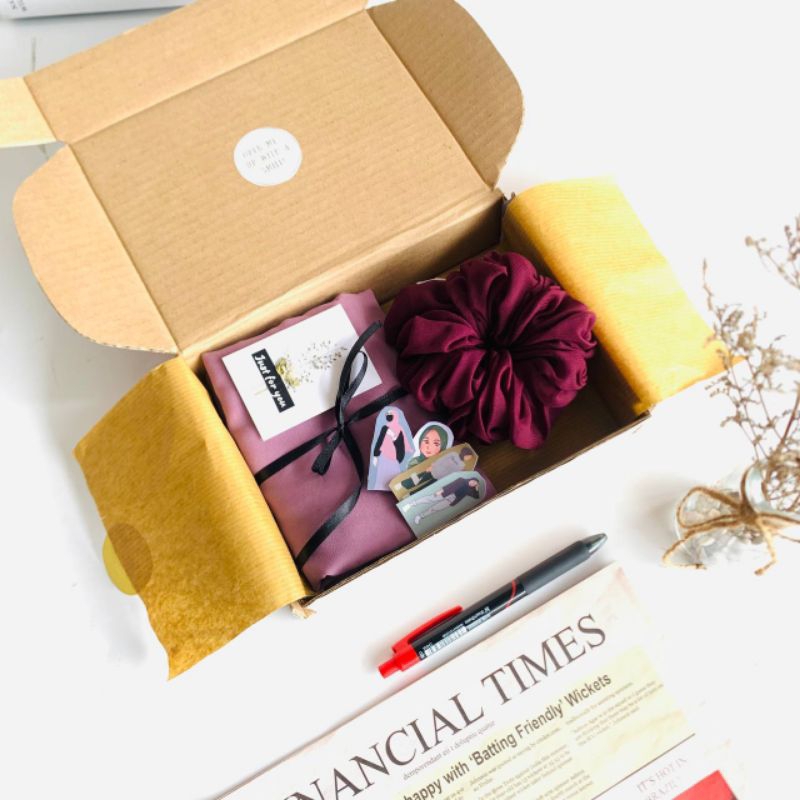 

hampers hijab lebaran/gift box ulang tahun/hadiah wisuda