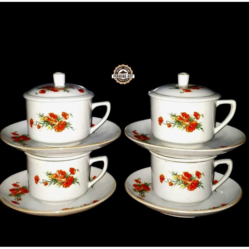 Cangkir kopi lawas bunga lotus