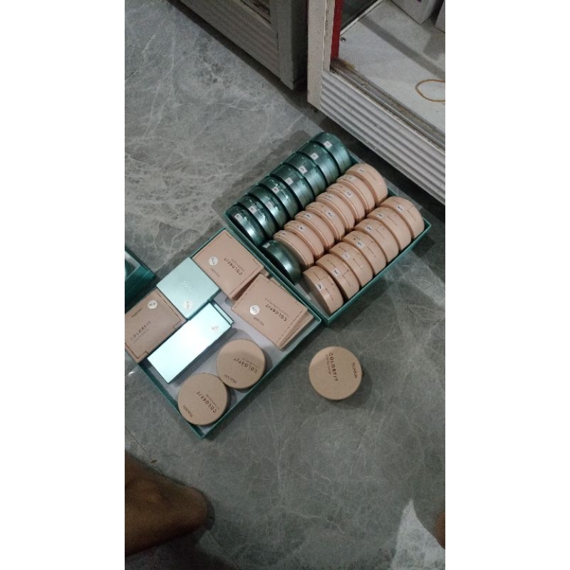 1 Paket Kosmetik