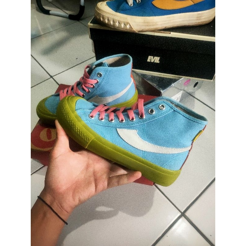 compass gazelle matcha blue