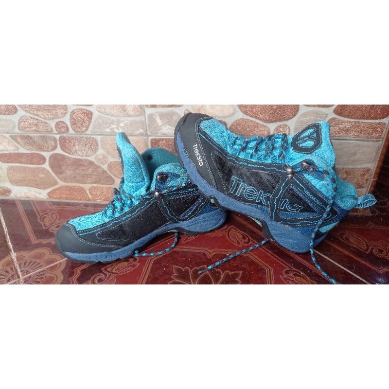 Sepatu Gunung second merk TrekSta