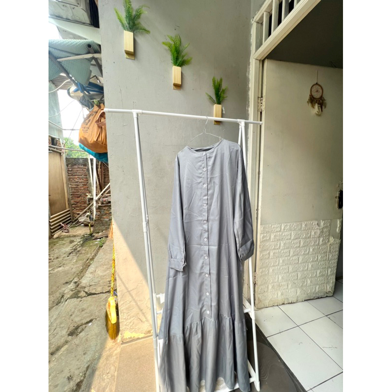 Gamis warna abu-abu