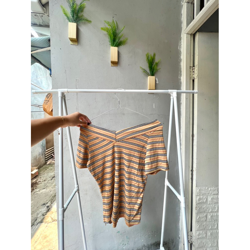 Baju sabrina motif garis-garis