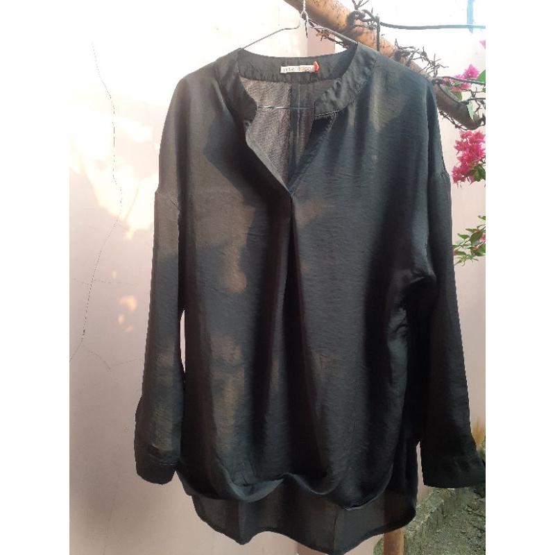 preloved blouse novel mice hitam / black