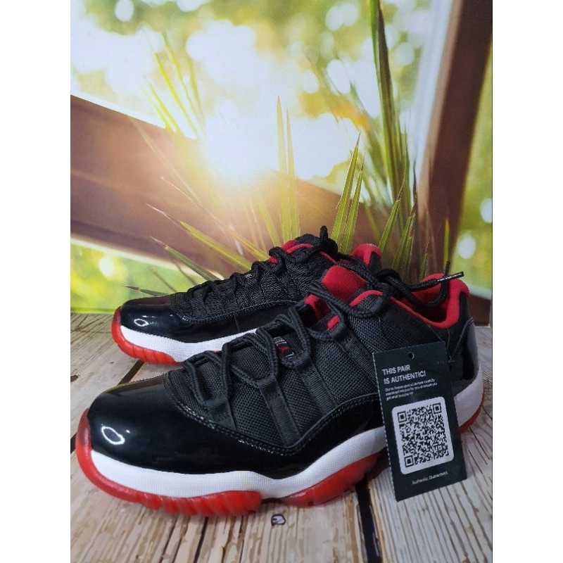 Air Jordan 11 Retro Low Bred. Size  US 10 / EU 44. Original 100%.