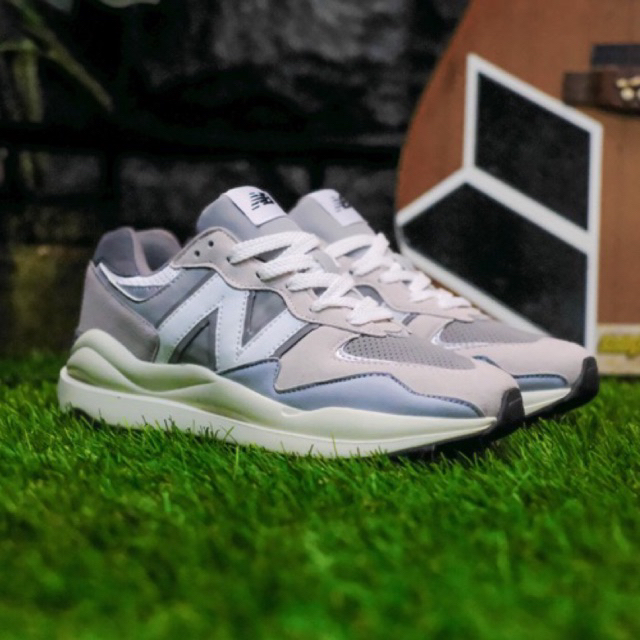 SEPATU NB 5740 GREY WHITE