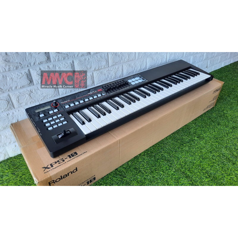 ROLAND XPS10 SYNTHESIZER