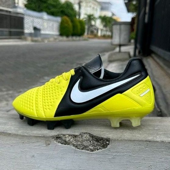 SEPATU BOLA NIKE CTR360 MAESTRI III