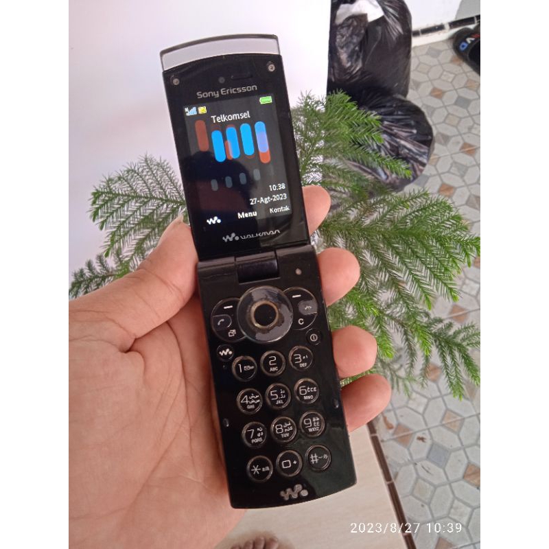 Hp jadul sony Ericsson W980 Aka Madona All operator