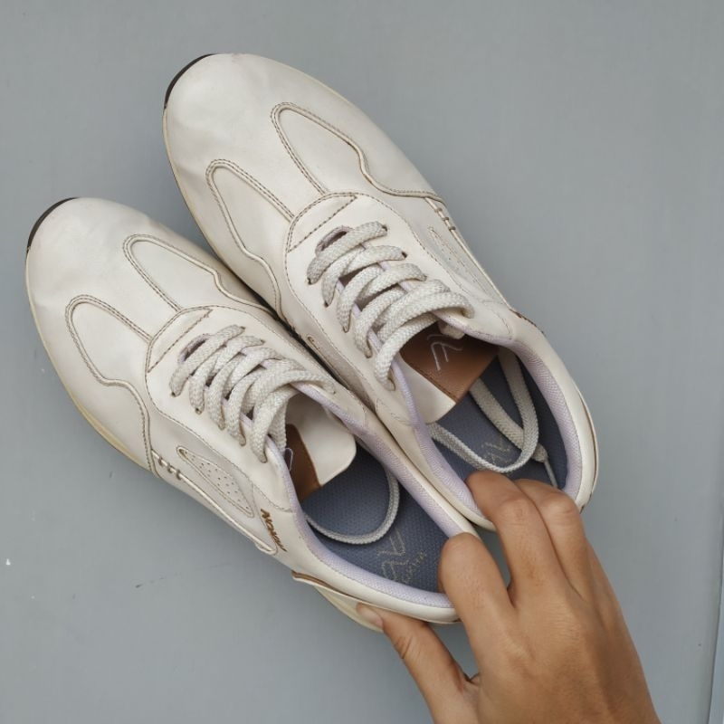 Sepatu Sneakers NOKHA Putih