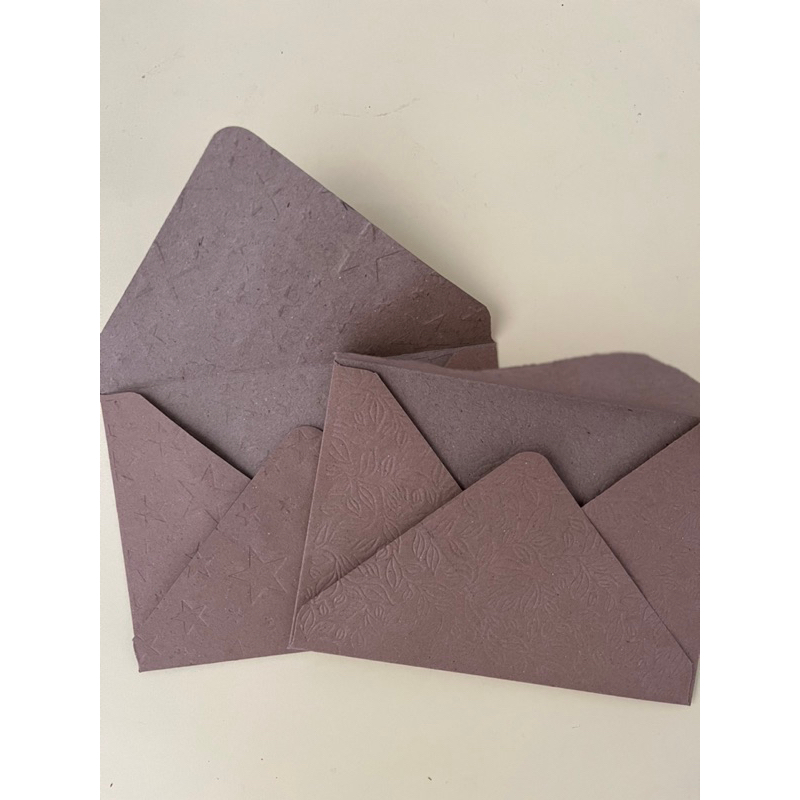 

Amplop coklat A6 - emboss/tekstur tbil